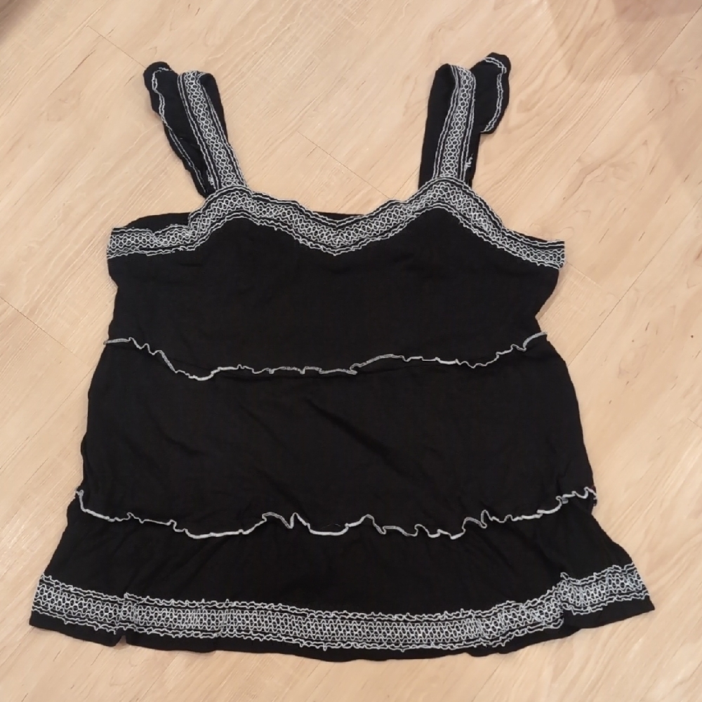 4X Torrid Black and White Ruffled Smocked Tank Top LN